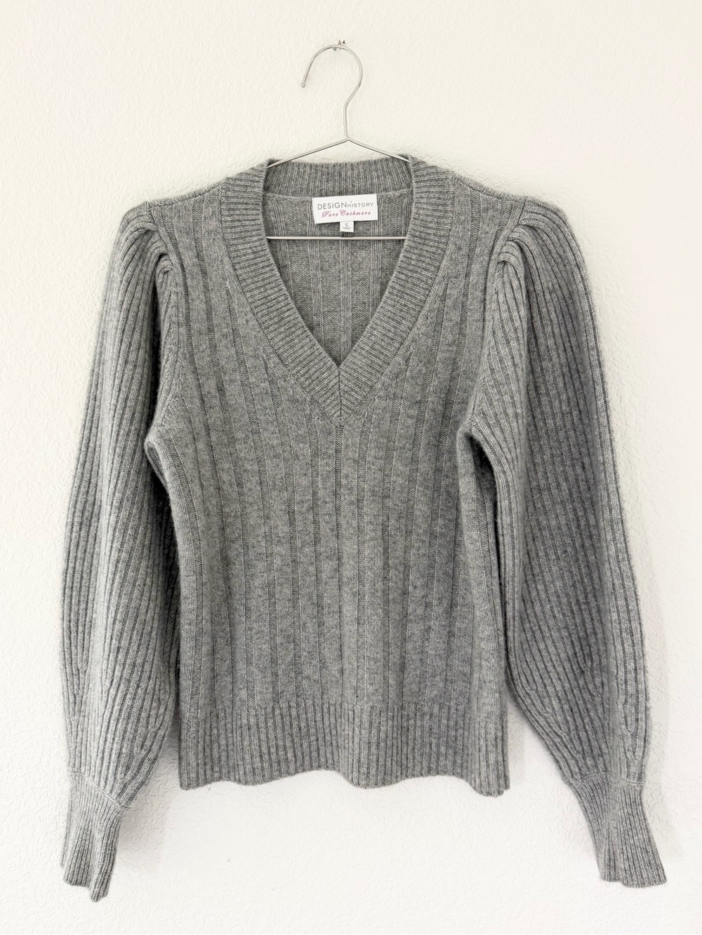 DESIGN HISTORY 100% Cashmere Heather Gray Ribbed V-Neck Sweater Size S